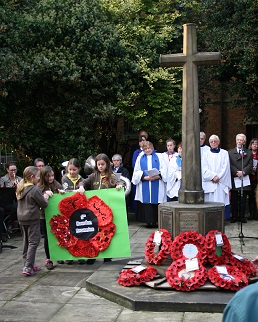 scouts presenting poppies 2014